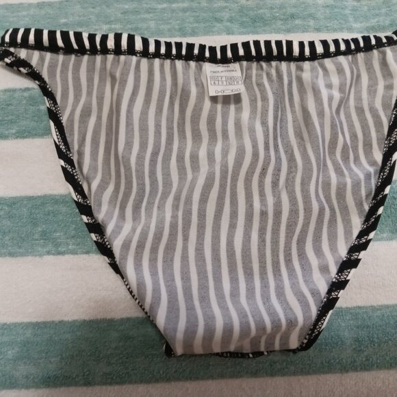 RARE VINTAGE 1" HOM SWIM BRIEF, SIZE 32", BLACK / WHITE STRIPES (*) (Pre-Owned) - Picture 6 of 7